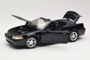 Ford Mustang GT SN95 Convertible Black Maisto 1:18 50328 Diecast — photo 2 of 8