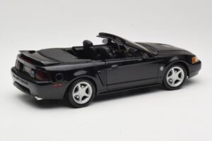 Ford Mustang GT SN95 Convertible Black Maisto 1:18 50328 Diecast — photo 3 of 8