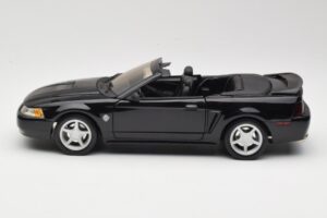 Ford Mustang GT SN95 Convertible Black Maisto 1:18 50328 Diecast — photo 4 of 8