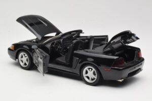 Ford Mustang GT SN95 Convertible Black Maisto 1:18 50328 Diecast — photo 5 of 8