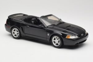 Ford Mustang GT SN95 Convertible Black Maisto 1:18 50328 Diecast — photo 6 of 8