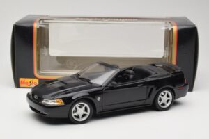 Ford Mustang GT SN95 Convertible Black Maisto 1:18 50328 Diecast — photo 8 of 8