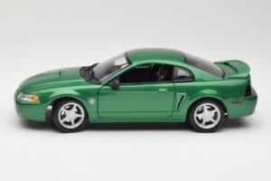 Ford Mustang GT SN95 Green Maisto 1:18 50326 Diecast — photo 4 of 8