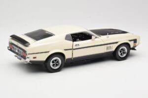 Ford Mustang Mach 1 White Sun Star 1:18 3602 Diecast — photo 3 of 8