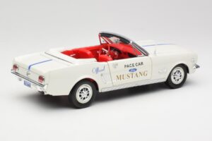 Ford Mustang Pace Car Wimbledon White Solido 1:18 81578 Diecast — photo 3 of 8