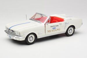 Ford Mustang Pace Car Wimbledon White Solido 1:18 81578 Diecast