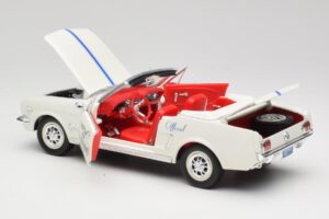 Ford Mustang Pace Car Wimbledon White Solido 1:18 81578 Diecast — photo 5 of 8