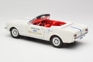 Ford Mustang Pace Car Wimbledon White Solido 1:18 81578 Diecast — photo 7 of 8