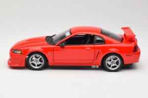 Ford Mustang SVT Cobra R SN95 Red Maisto 1:18 531872 Diecast — photo 4 of 8