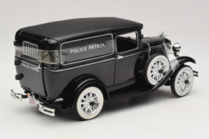 Ford Panel Car Police Patrol Signature Models 1:18 18143 Diecast — photo 2 of 6