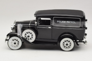 Ford Panel Car Police Patrol Signature Models 1:18 18143 Diecast — photo 3 of 6