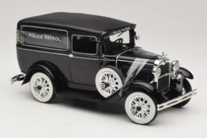Ford Panel Car Police Patrol Signature Models 1:18 18143 Diecast — photo 4 of 6