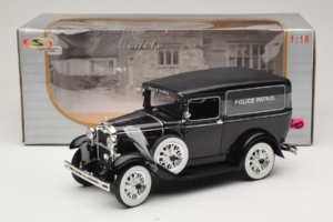 Ford Panel Car Police Patrol Signature Models 1:18 18143 Diecast — photo 6 of 6