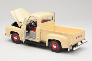Ford Pickup Colonial White Road Legends 1:18 92148 Diecast — photo 5 of 8