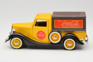 Ford Pick Up Michelin Solido 1:18 8024 Diecast — photo 4 of 8