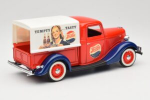 Ford Pickup Truck Pepsi-Cola Solido 1:18 99053 Diecast — photo 3 of 8