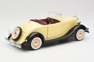 Ford Roadster Dearborn Yellow Solido 1:18 8008 Diecast — photo 3 of 8