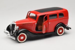 Ford Sedan Red Solido 1:18 8066 Diecast — photo 2 of 8
