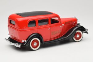 Ford Sedan Red Solido 1:18 8066 Diecast — photo 3 of 8