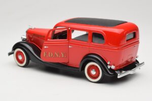Ford Sedan Red Solido 1:18 8066 Diecast — photo 5 of 8