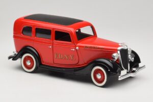 Ford Sedan Red Solido 1:18 8066 Diecast — photo 6 of 8