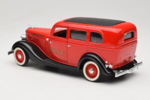 Ford Sedan Red Solido 1:18 8066 Diecast — photo 7 of 8