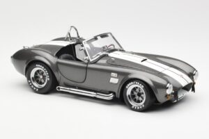 Ford Shelby Cobra 427 S/C Grey Metallic With White Stripes Kyosho 1:18 08045GRW Diecast — photo 6 of 8