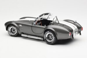 Ford Shelby Cobra 427 S/C Grey Metallic With White Stripes Kyosho 1:18 08045GRW Diecast — photo 7 of 8