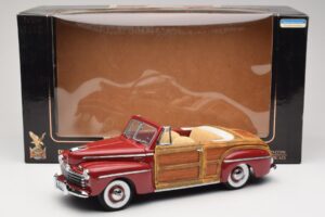 Ford Sportsman Red Road Signature 1:18 20048 Diecast — photo 8 of 8