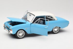 Ford Taunus 17M P2 Blue Revell 1:18 08817 Diecast — photo 2 of 8