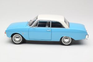 Ford Taunus 17M P2 Blue Revell 1:18 08817 Diecast — photo 4 of 8