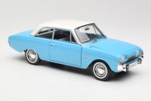 Ford Taunus 17M P2 Blue Revell 1:18 08817 Diecast — photo 6 of 8
