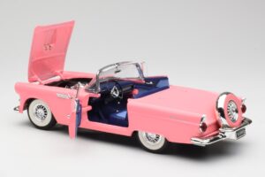 Ford Thunderbird Pink Revell 1:18 8804 Diecast — photo 5 of 8