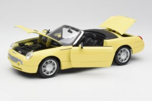 Ford Thunderbird Show Car Yellow Maisto 1:18 50335 Diecast — photo 2 of 8