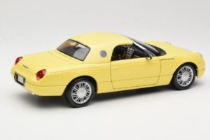 Ford Thunderbird Show Car Yellow Maisto 1:18 50336 Diecast — photo 3 of 8