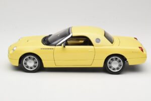 Ford Thunderbird Show Car Yellow Maisto 1:18 50336 Diecast — photo 4 of 8
