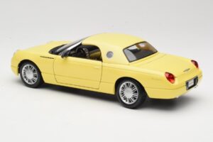 Ford Thunderbird Show Car Yellow Maisto 1:18 50336 Diecast — photo 7 of 8