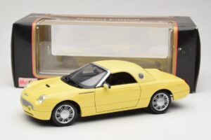 Ford Thunderbird Show Car Yellow Maisto 1:18 50336 Diecast — photo 8 of 8