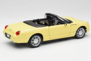 Ford Thunderbird Show Car Yellow Maisto 1:18 50335 Diecast — photo 3 of 8