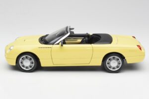 Ford Thunderbird Show Car Yellow Maisto 1:18 50335 Diecast — photo 4 of 8