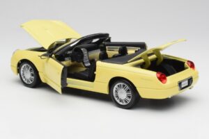 Ford Thunderbird Show Car Yellow Maisto 1:18 50335 Diecast — photo 5 of 8