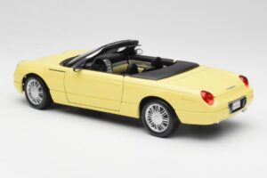 Ford Thunderbird Show Car Yellow Maisto 1:18 50335 Diecast — photo 7 of 8