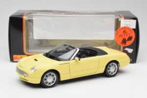Ford Thunderbird Show Car Yellow Maisto 1:18 50335 Diecast — photo 8 of 8