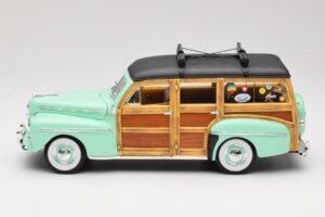Ford Woody Panel Wagon Mint Green Road Signature 1:18 20028 Diecast — photo 4 of 8