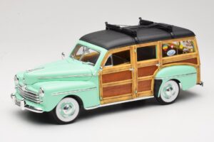 Ford Woody Panel Wagon Mint Green Road Signature 1:18 20028 Diecast