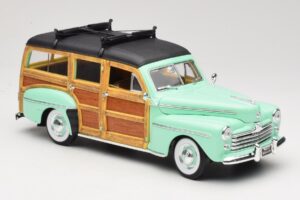 Ford Woody Panel Wagon Mint Green Road Signature 1:18 20028 Diecast — photo 6 of 8