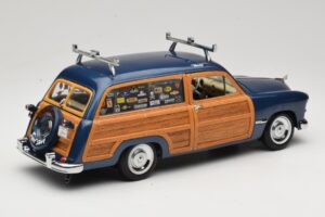 Ford Woody Station Wagon Bayview Blue Surf Shop Motor City 1:18 60002 Diecast — photo 3 of 8