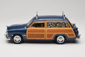 Ford Woody Station Wagon Bayview Blue Surf Shop Motor City 1:18 60002 Diecast — photo 4 of 8