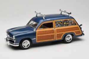 Ford Woody Station Wagon Bayview Blue Surf Shop Motor City 1:18 60002 Diecast