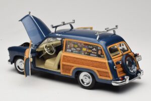 Ford Woody Station Wagon Bayview Blue Surf Shop Motor City 1:18 60002 Diecast — photo 5 of 8